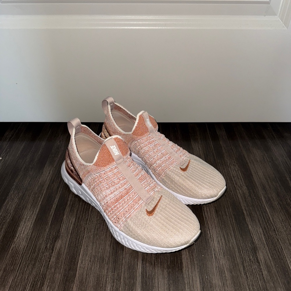 Nike Women's Phantom Run 2